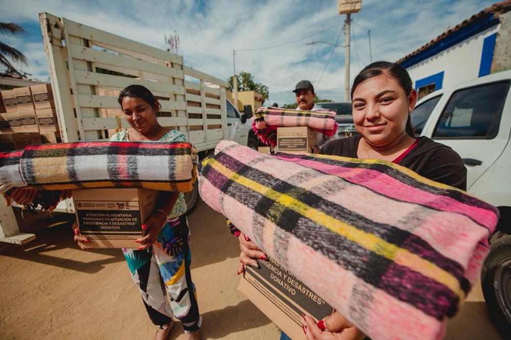 Lleva Sistema Dif Sinaloa Apoyos Invernales A Las Familias De La